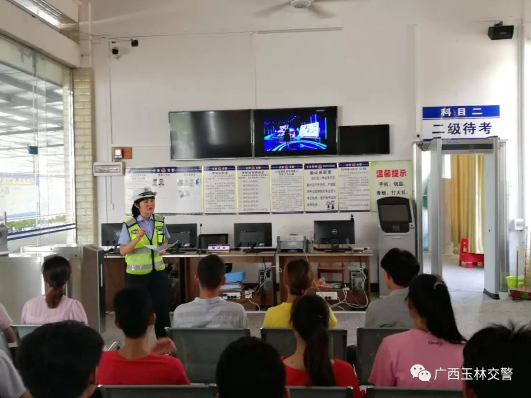 玉林交管一队,广西玉林交警护航