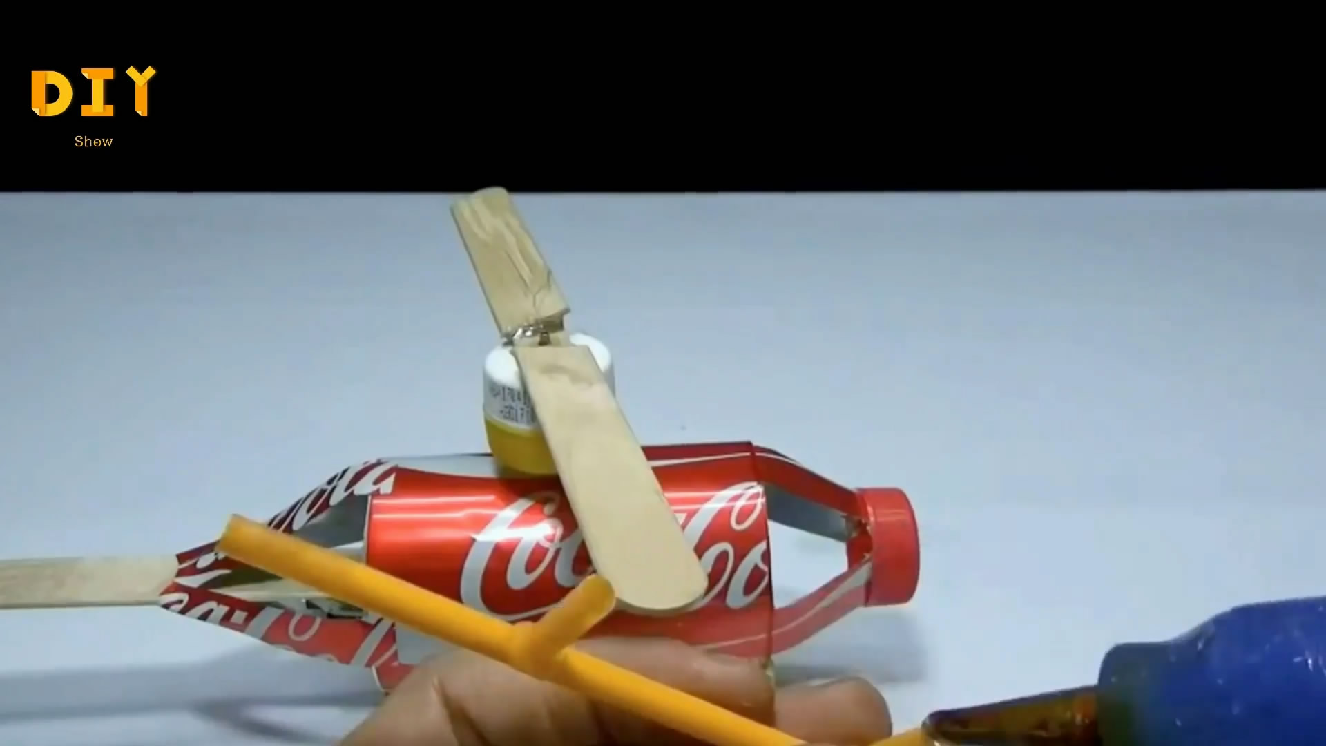 易拉罐怎么制作直升飞机,用易拉罐做可以飞起来的直升飞机
