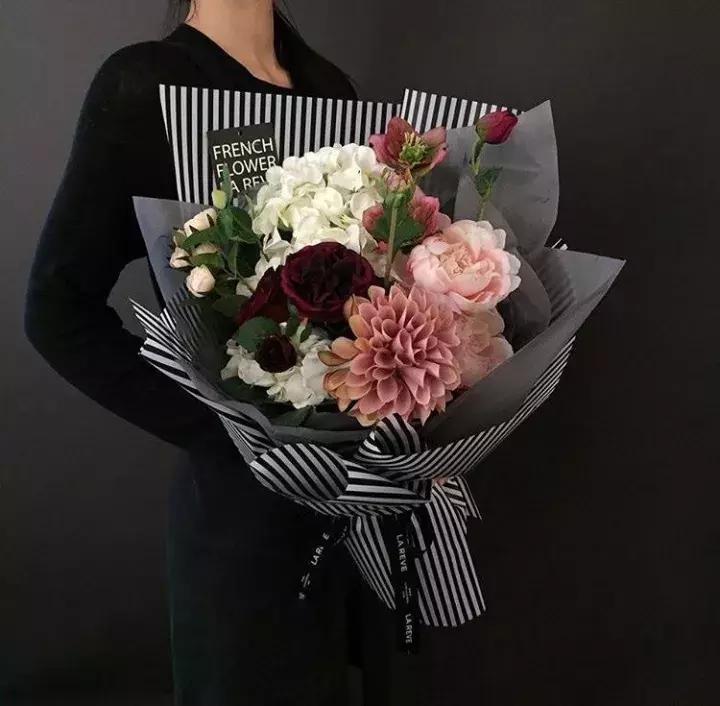 情人节玫瑰花语和图片大全,不同颜色玫瑰代表的花语