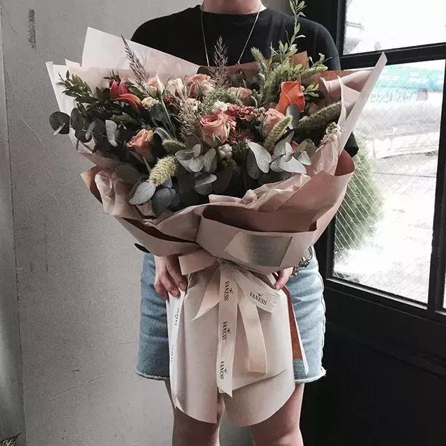 情人节玫瑰花语和图片大全,不同颜色玫瑰代表的花语