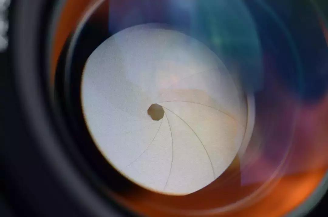 恒定光圈镜头优缺点,为什么买恒定光圈的镜头