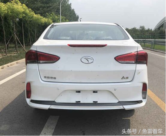 终于想起来自己还有轿车，东南V5菱致变身A5，prime版大嘴上身