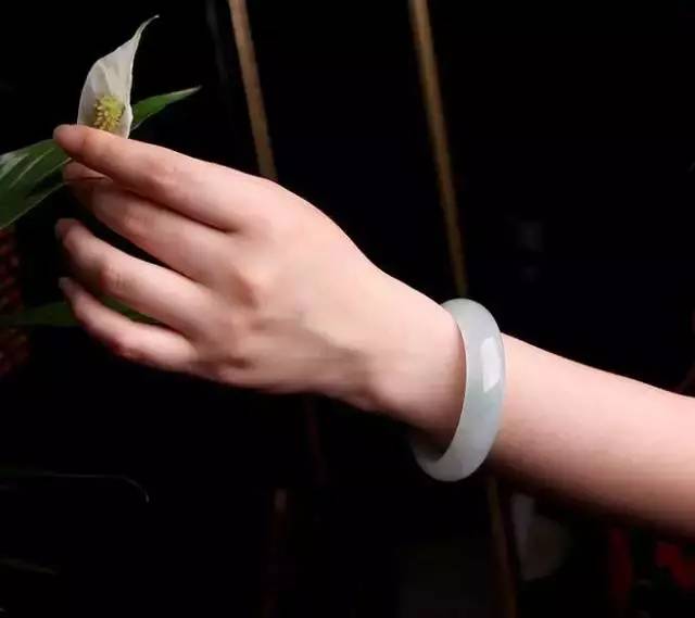 七夕礼物辨别,买和田玉镯注意事项和禁忌