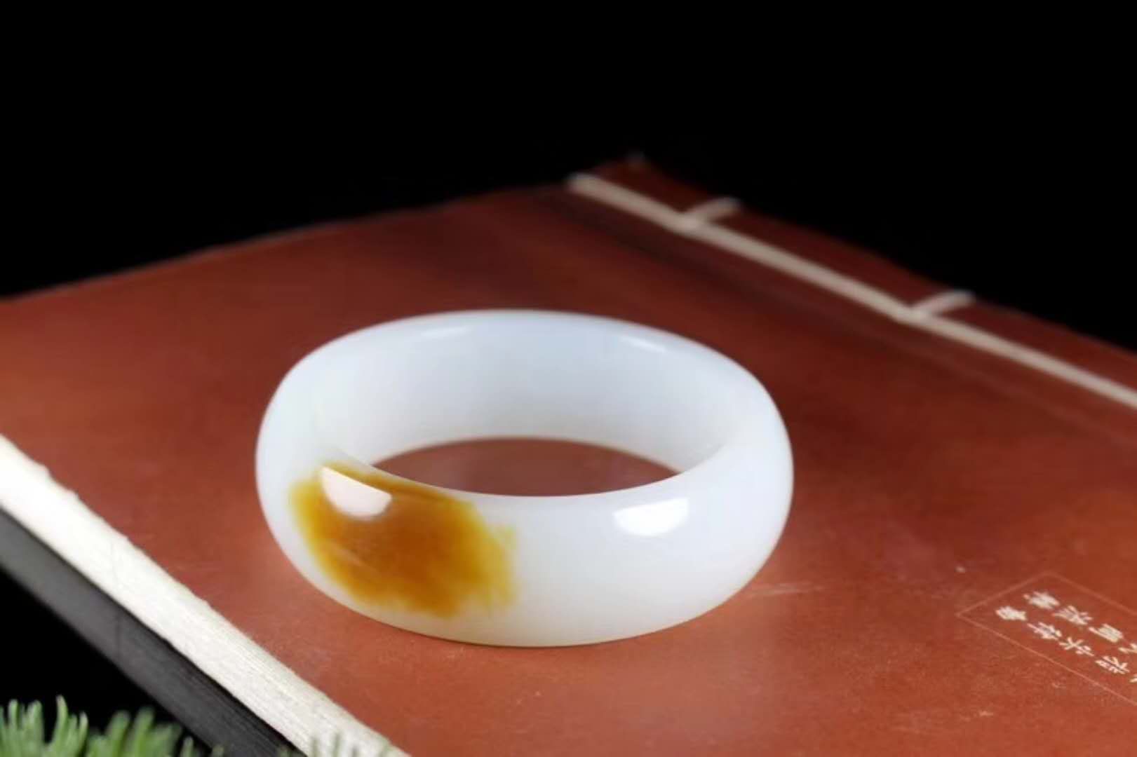 七夕礼物辨别,买和田玉镯注意事项和禁忌