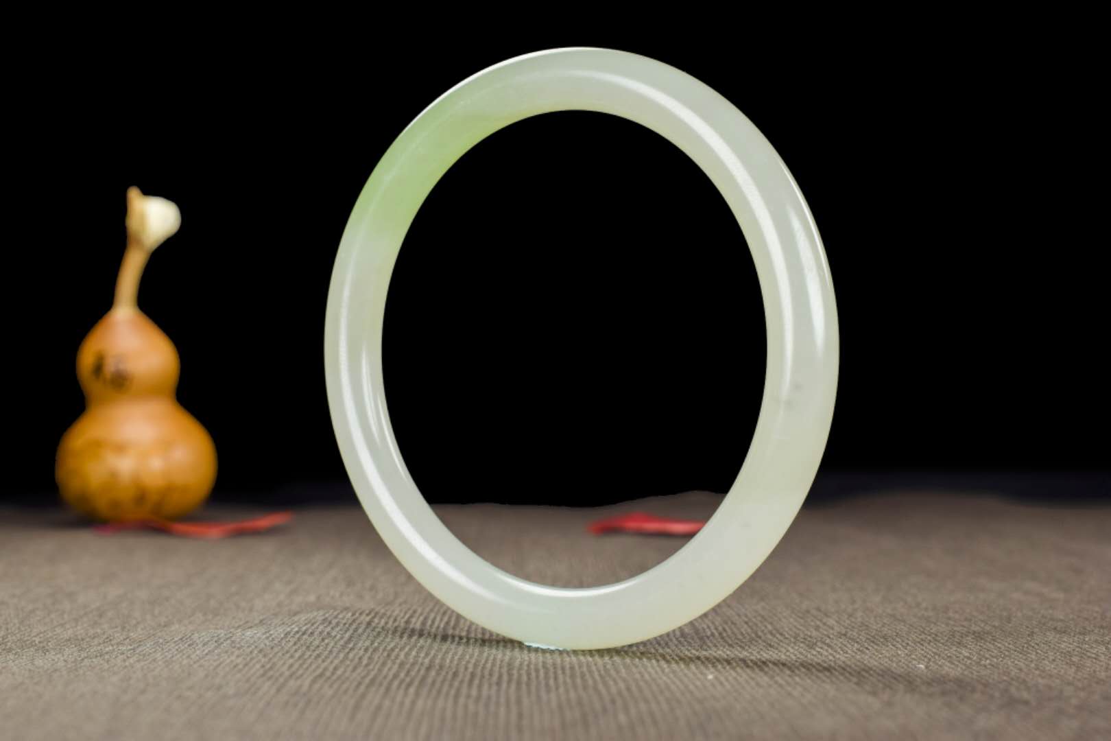 七夕礼物辨别,买和田玉镯注意事项和禁忌