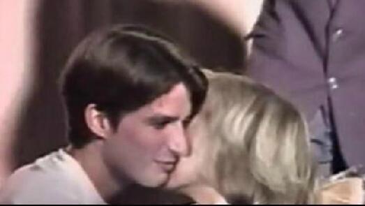 42岁马克龙现状,46岁的马克龙和夫人70岁吗