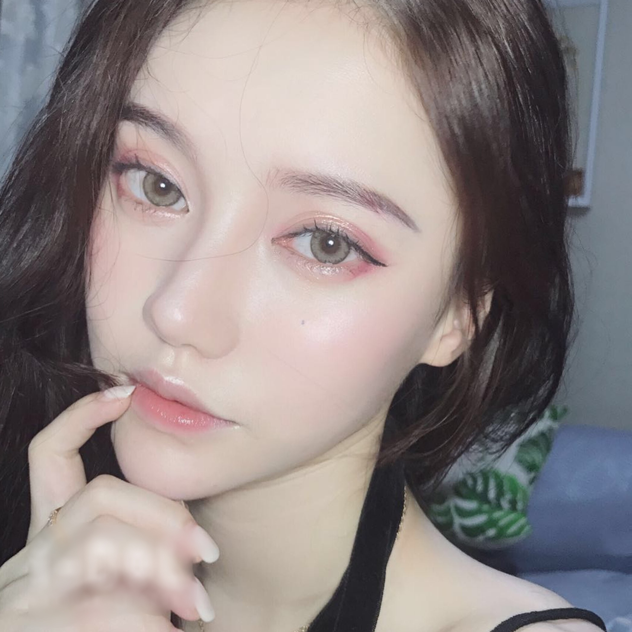 戴美瞳新手一次成功的方法,新人第一次戴美瞳详细教程