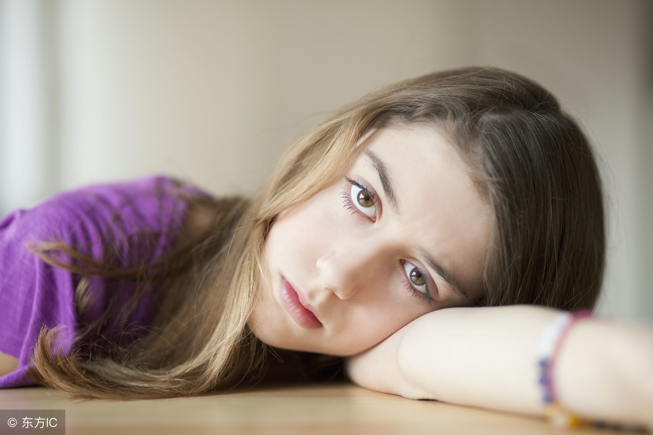 嘴唇周围干燥起皮长痘,老是忍不住撕嘴唇是什么疾病