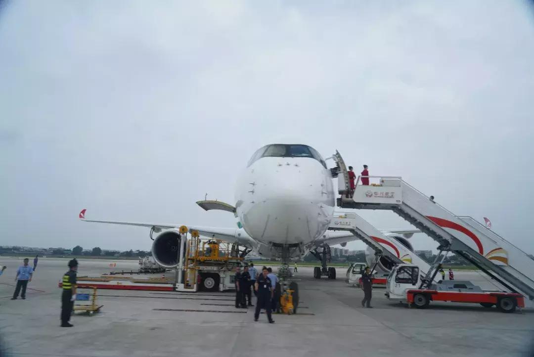 四川航空a350有超级经济舱吗,四川航空a330经济舱乘坐体验