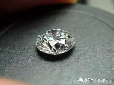 锆石替钻戒，可惜岳父是搞地质的……