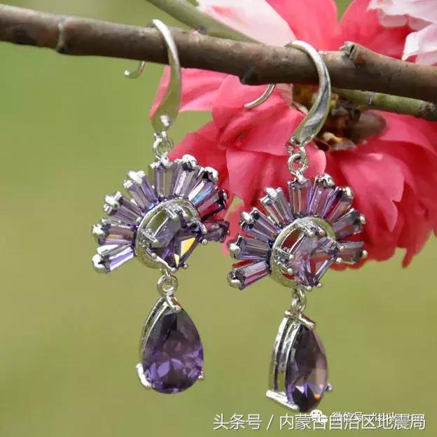 锆石替钻戒，可惜岳父是搞地质的……