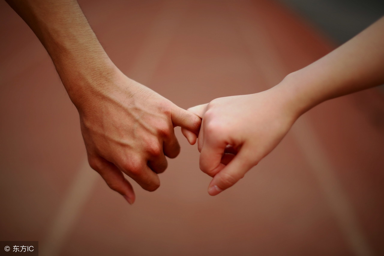 结婚前情侣对戒戴哪只手指,未结婚情侣对戒戴哪个手指