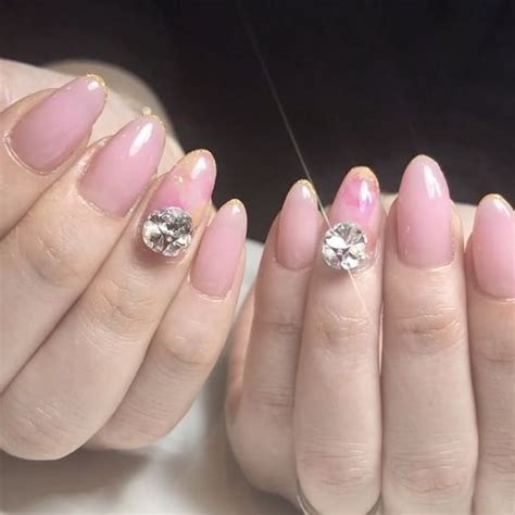 想要闪闪发光的美甲,美甲简单款式显白巧克力色