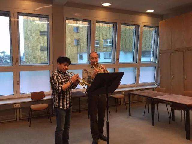 刚刚，退休的音乐老师终于总结了多年小号教学心得！赶紧学起来！