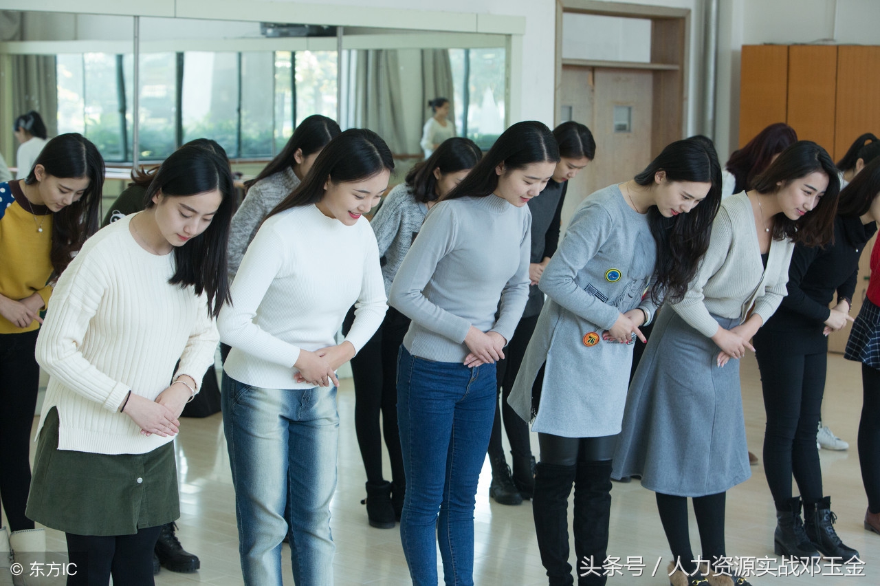 实用礼仪手册,公务员礼仪必看书