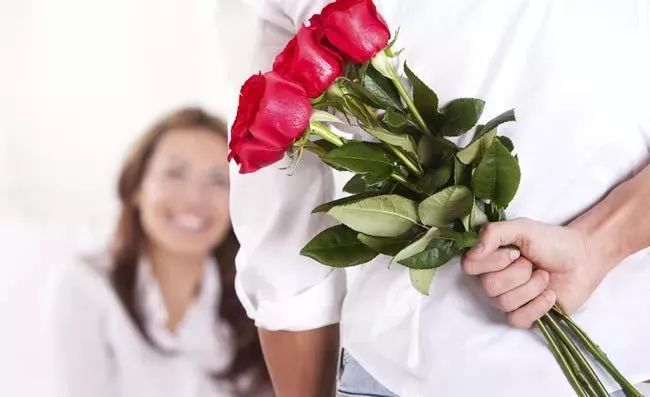 被玫瑰刺扎伤了手指肿胀怎么办,被玫瑰刺穿