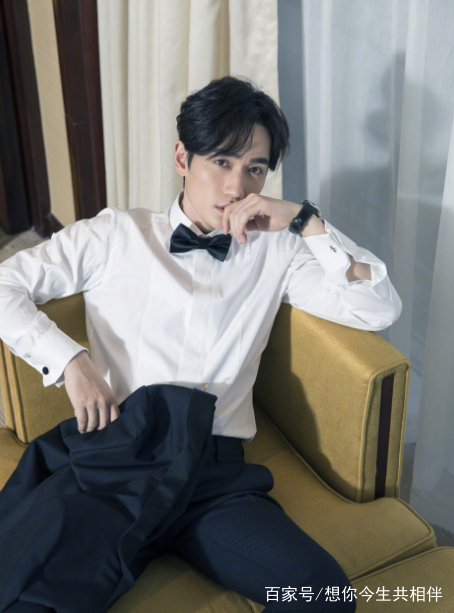 朱一龙对她说：咱俩一起过节吧！然后粉丝们的反应太火爆了