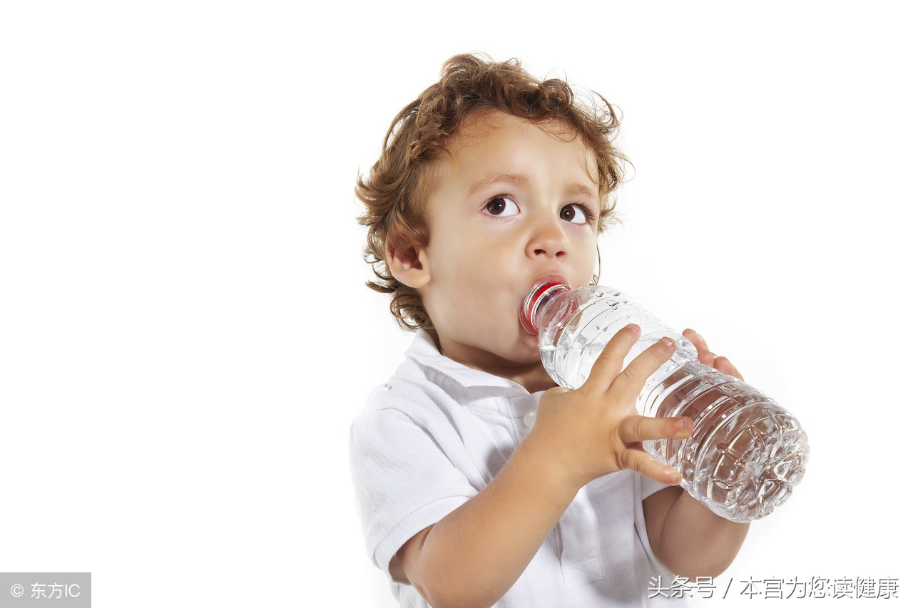 孩子不喝水有什么办法,小孩不喝水怎么办一招搞定
