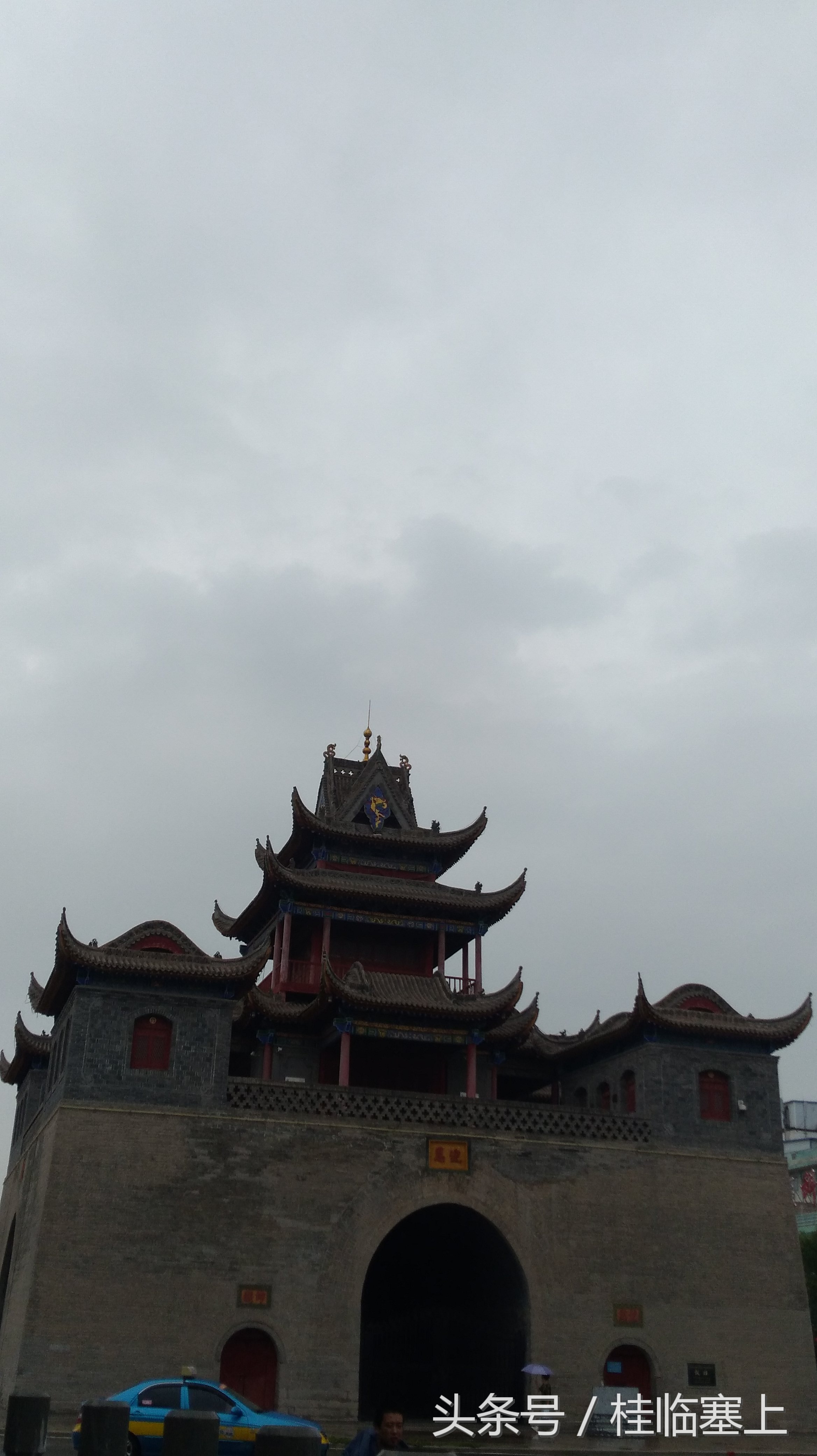 银川人，您喜欢漫步在秋雨绵绵中的宁园玉皇阁里吗