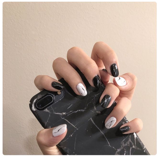 美甲款式图片ins中长款裸色系渐变,好看的美甲ins推荐