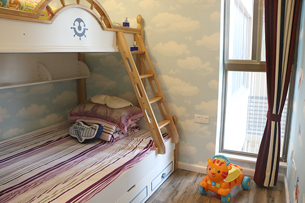 家里有孩子适合钢化玻璃门吗,家里有小孩装修注意哪些事项视频