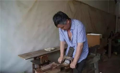 「发现」蒙自这种用刀切出来的“黄金丝”,在云南“怪”出名的!