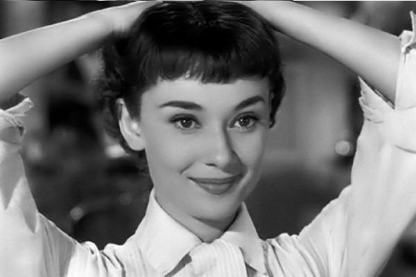 现在邓紫棋还是德芙代言人吗,邓紫棋德芙代言图