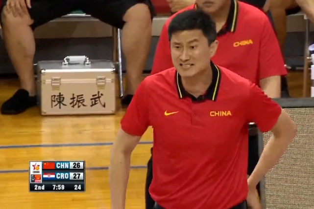 男篮惨败这几个人可以弃用,中国男篮末节失误葬送比赛