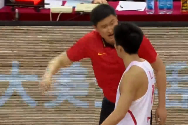 男篮惨败这几个人可以弃用,中国男篮末节失误葬送比赛
