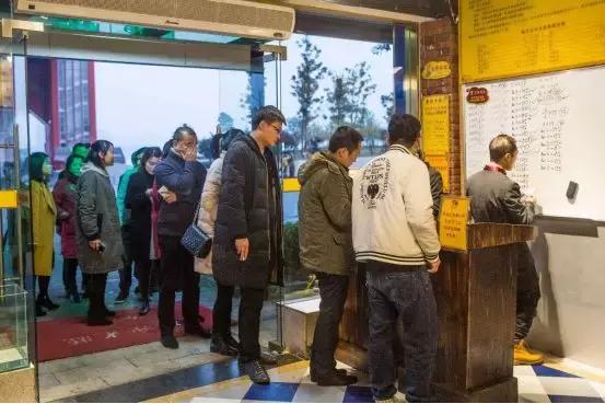 十五年只做一道菜天天排队卖断货,三十年只做一道菜八年卖出十个亿