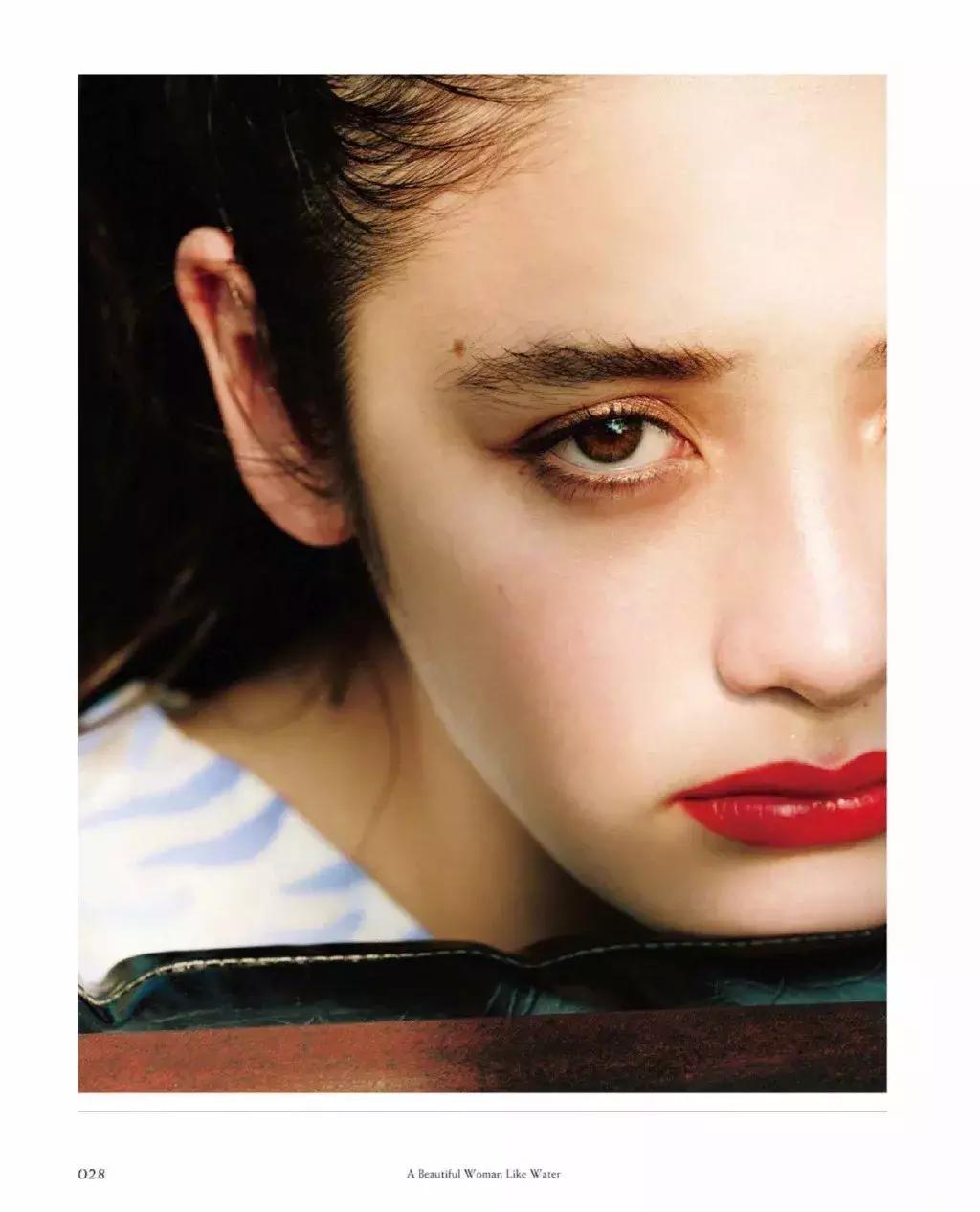 今秋来抹“红梨色”，巨显白巨好看！