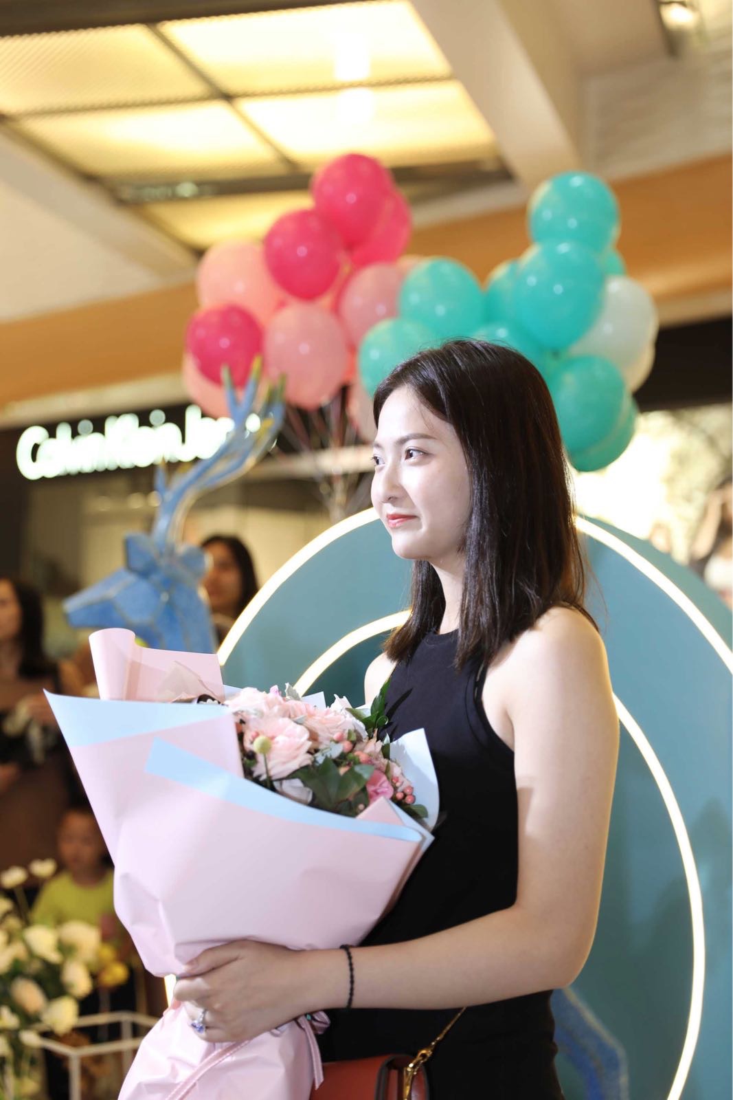 润金店“炫出色彩耀你不凡”VIP品鉴会成功举办顾客现场求婚女友