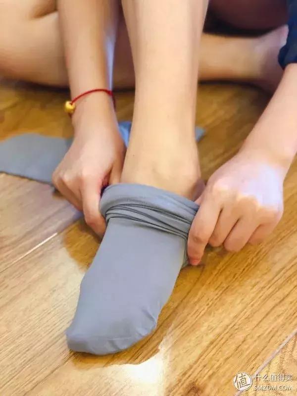 这是一篇正经的推荐:试穿*袜丝**我们是认真的