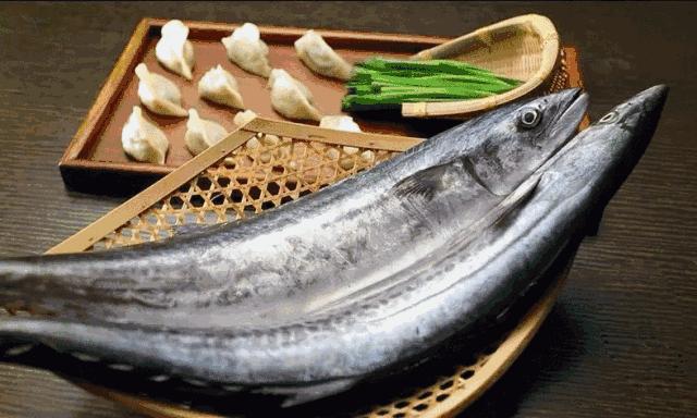 美食家蔡澜带两个女孩吃遍天下,美食家蔡澜吃鱼