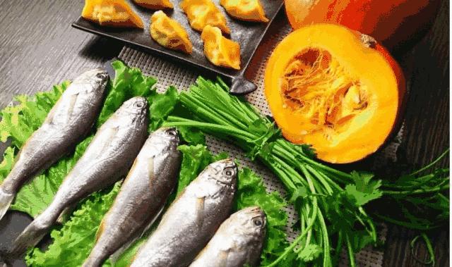 美食家蔡澜带两个女孩吃遍天下,美食家蔡澜吃鱼