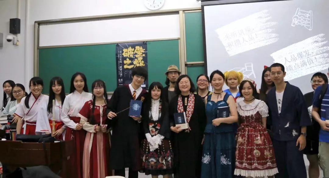 北大高材生写了本年轻人“黑话”手册，来测测你属于哪个次元！丨读书者说