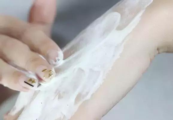 洗面奶没洗干净伤到皮肤,洗面奶没选对会脸红吗