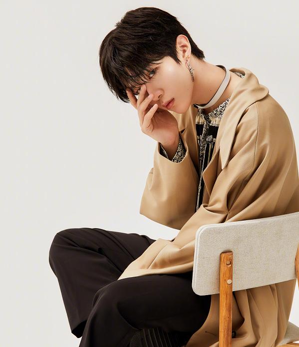 produce101第二季朱正廷justin,范丞丞黄色卫衣乐华七子