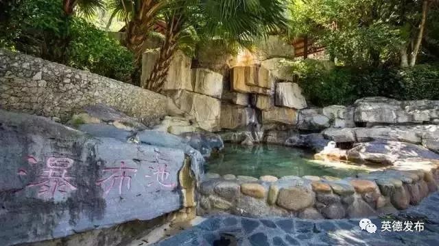 温泉水滑洗凝脂,温泉水滑洗凝脂什么意思