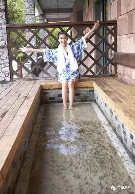 温泉水滑洗凝脂,温泉水滑洗凝脂什么意思