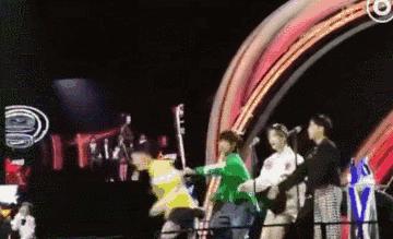 李宇春参加节目被粉丝亲,李宇春被粉丝吻是什么节目