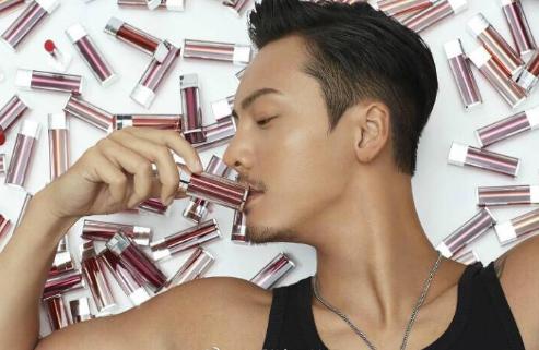 男星口红推广:王俊凯优雅,蔡徐坤魅惑,而他代言的卖到断货!