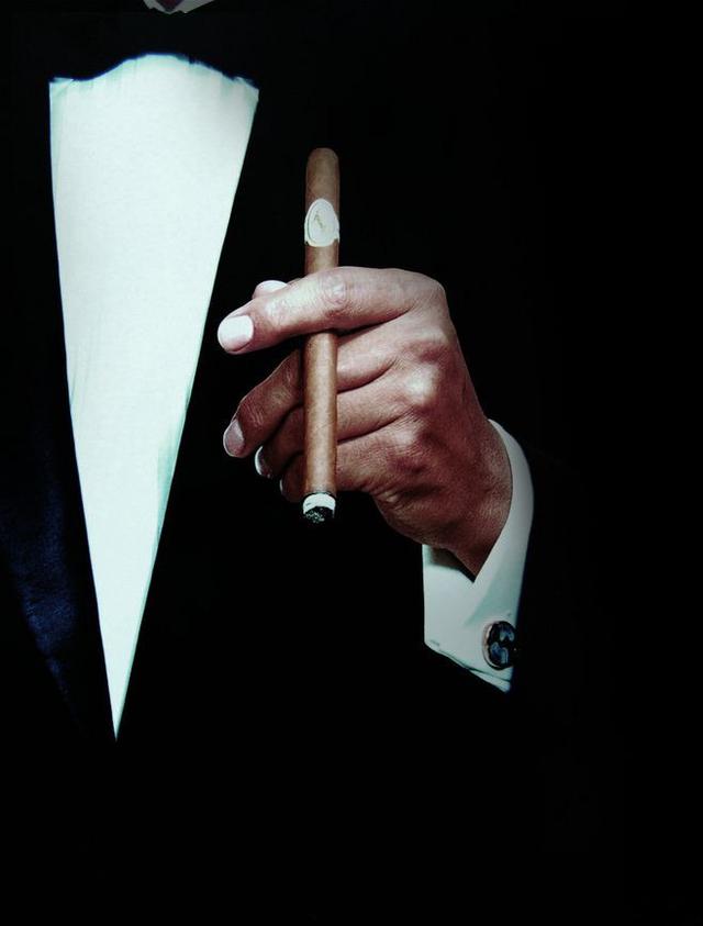 抽雪茄真的有那么讲究吗,雪茄爱好者们应该如何正确抽雪茄