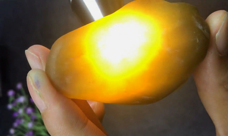 为什么现在直播间封禁翡翠原石呢?原来翡翠睹石的风险这么大!