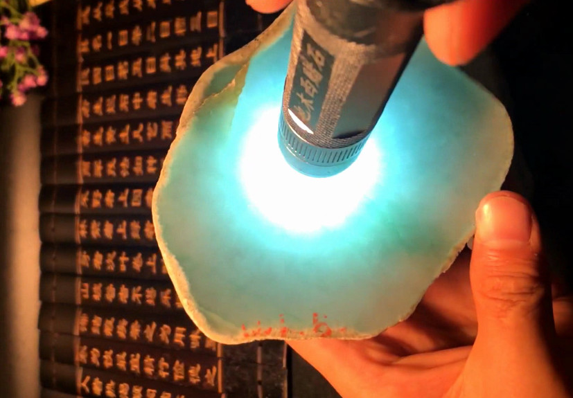 为什么现在直播间封禁翡翠原石呢?原来翡翠睹石的风险这么大!