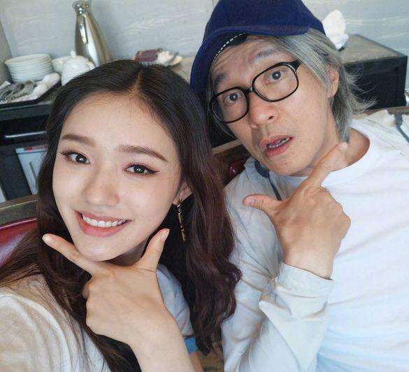 林允和星爷互动视频,林允拜见星爷视频