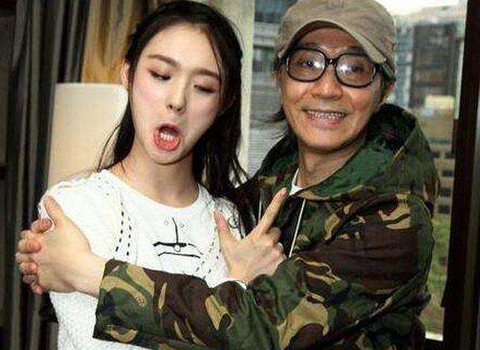 林允和星爷互动视频,林允拜见星爷视频