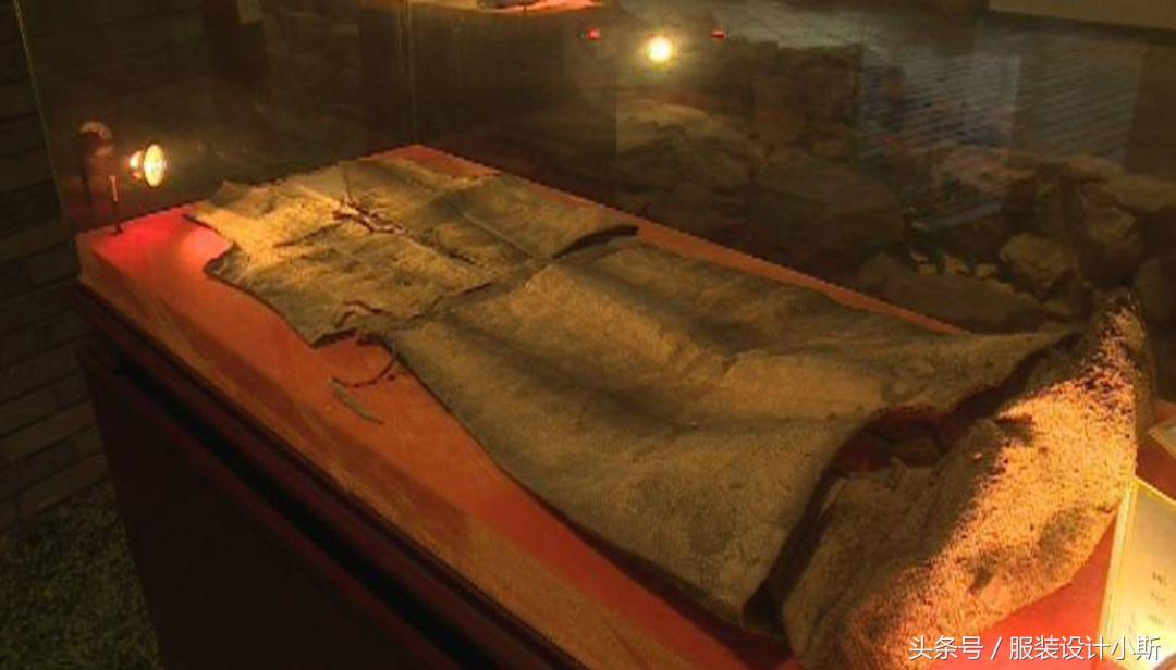 为啥少数民族衣服都那么好看,中国少数民族为什么少穿传统服装