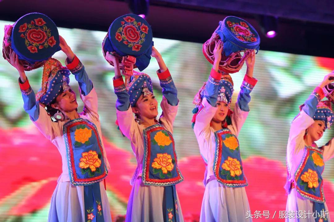 为啥少数民族衣服都那么好看,中国少数民族为什么少穿传统服装