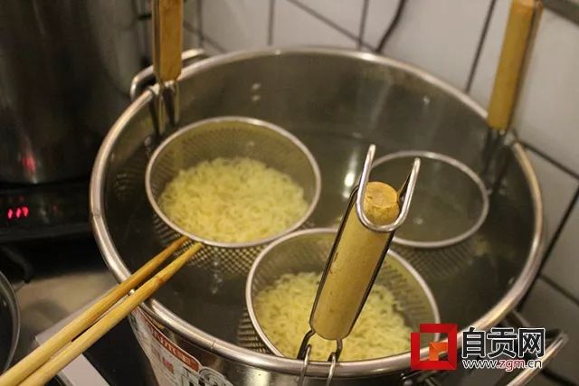 为什么饭店里的方便面那么好吃,第一次觉得方便面很好吃